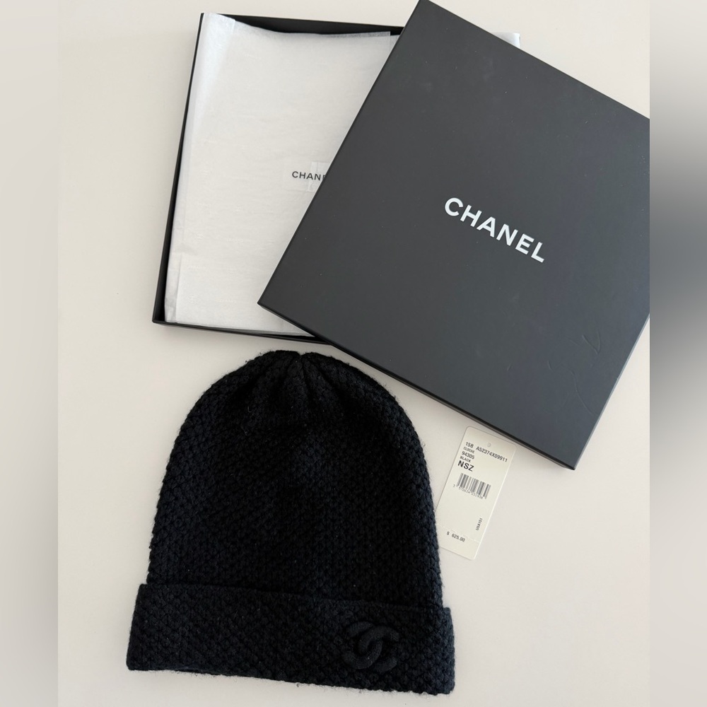CHANEL Cashmere Black Knit Beanie